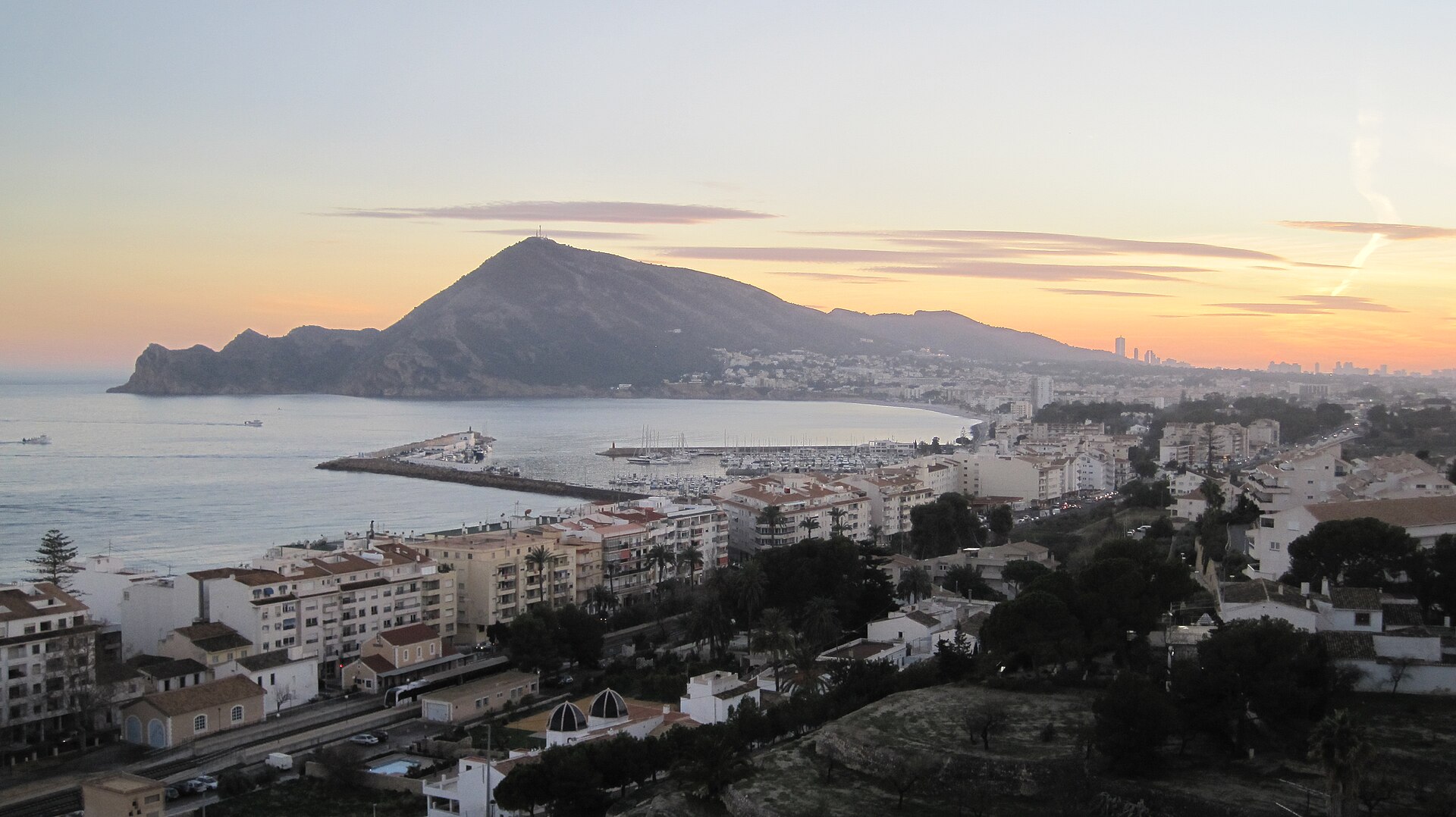 Vista panorámica de El Albir y el puerto de Altea desde Alfaz del Pi