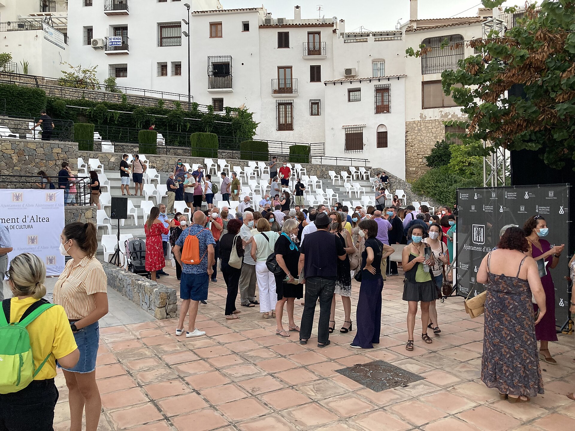Amfiteatre a l'aire lliure i graderies amb cases al darrere, Altea