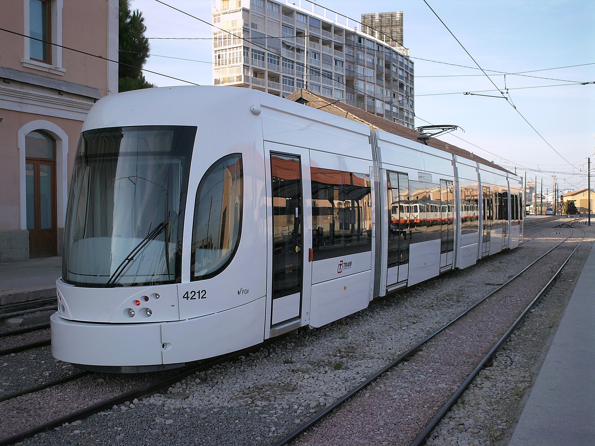 Tram a l'estació Alacant‑La Marina