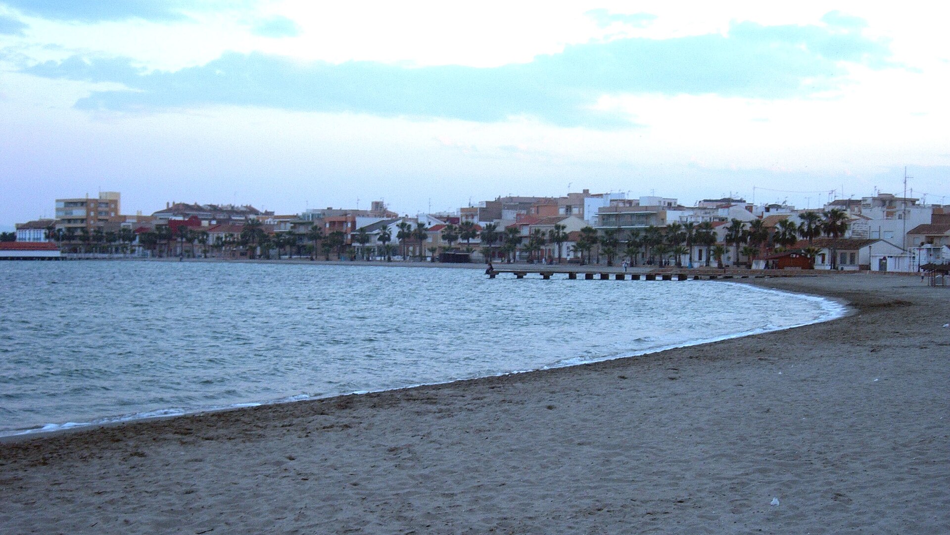 Playa del Espejo y línea de frente urbana en Los Alcázares