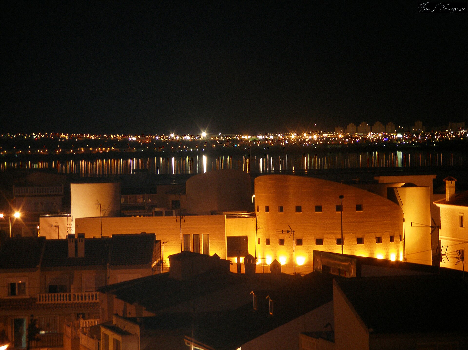 Ayuntamiento de Los Montesinos de noche