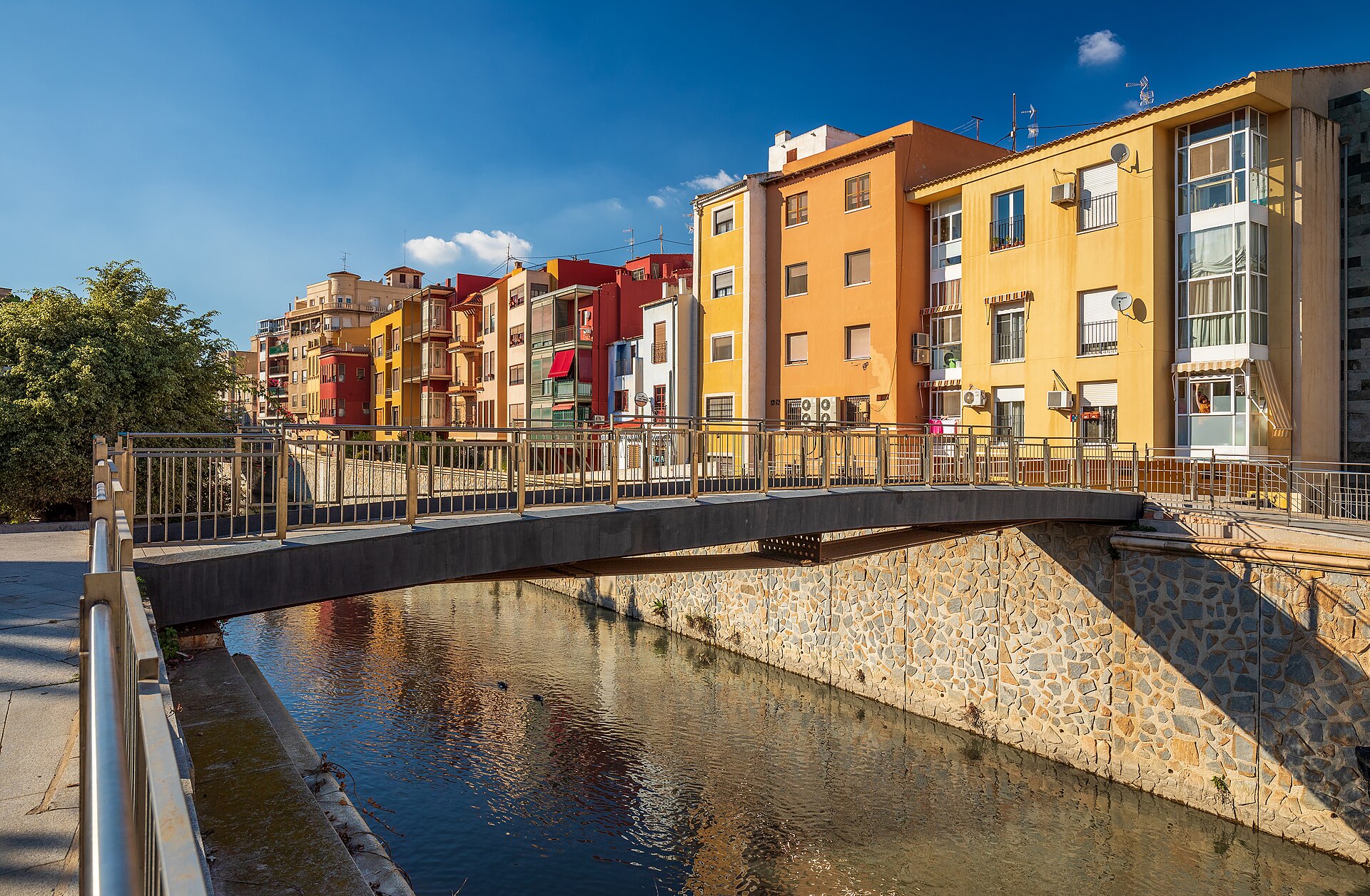 Pasarela del Palacio sobre el río Segura en Orihuela