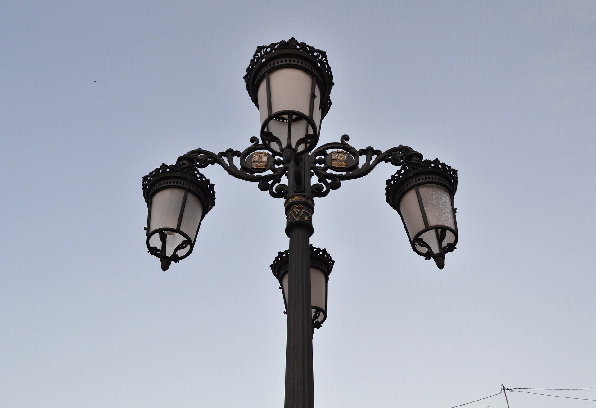 Farola ornamental en la plaça de la Puríssima de Polop