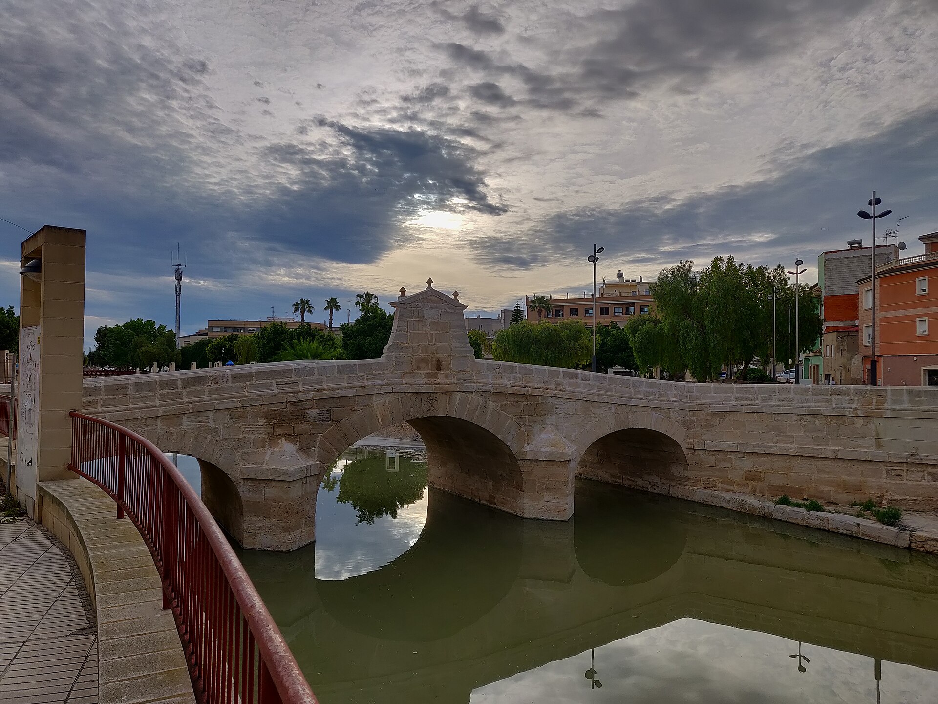 Puente de Carlos III sobre el río en Rojales