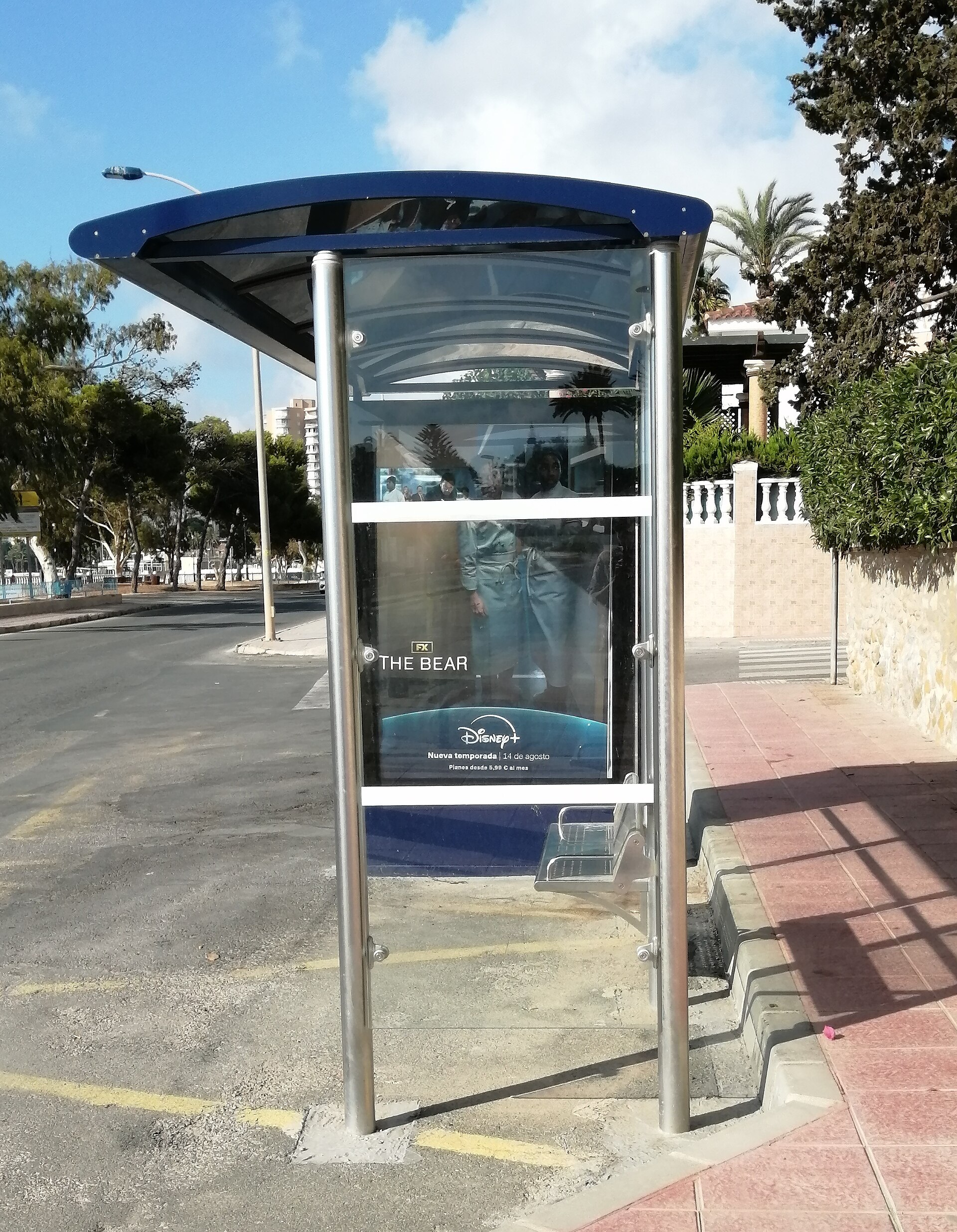 Parada de autobús en Santiago de la Ribera frente al Mar Menor