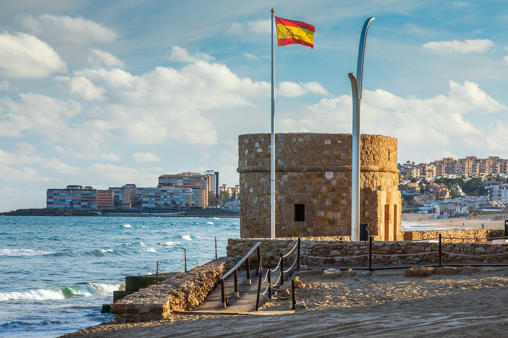 Torre de La Mata junto al Mediterráneo