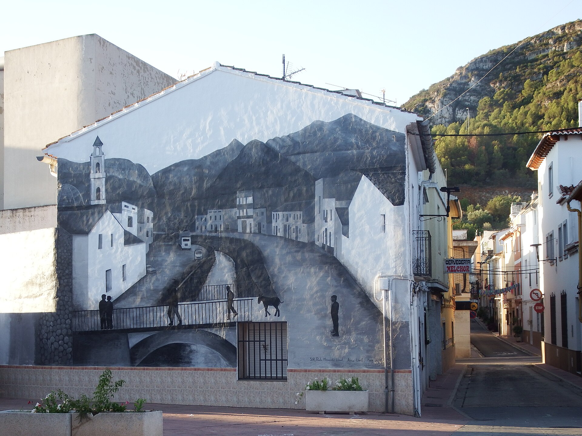 Mural a la façana del nucli de Xeresa