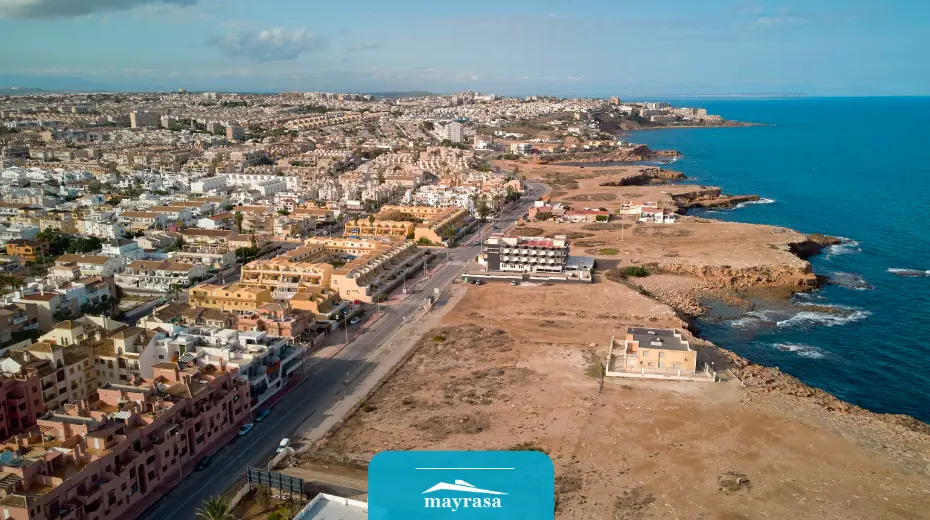 Vivir en Torrevieja tras la Jubilación: Ventajas y Consideraciones Clave