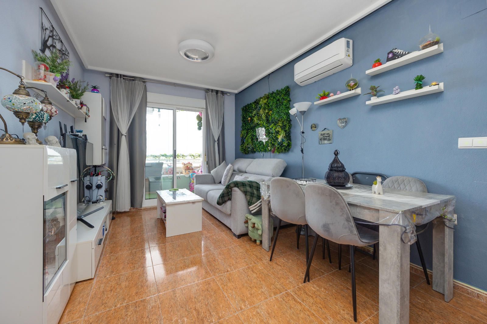 Apartment · Resale - Torrevieja · Alicante · Spain Apartment · Resale - Torrevieja · Alicante · Spain
