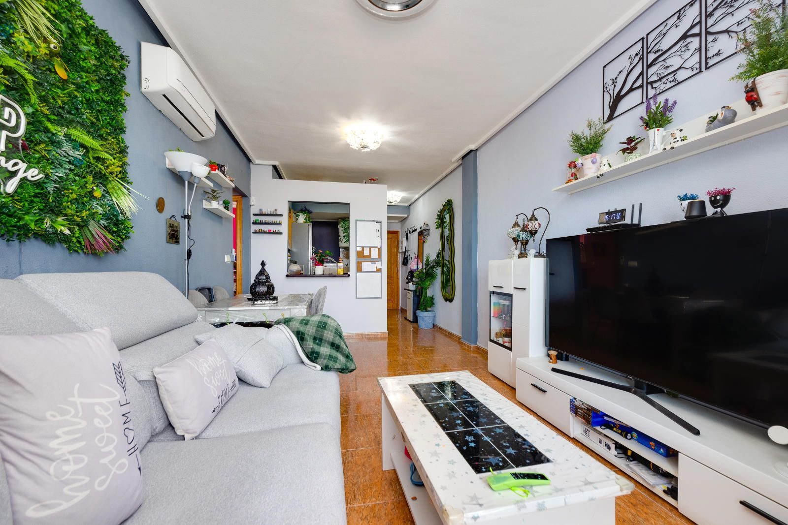 Apartment · Resale - Torrevieja · Alicante · Spain Apartment · Resale - Torrevieja · Alicante · Spain