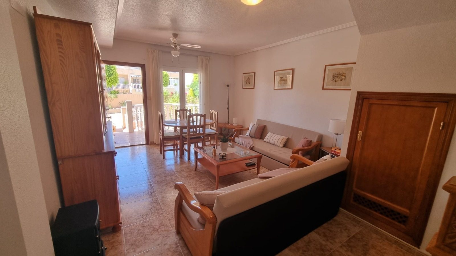 Adosado dúplex 2 dormitorios con jardín y piscina comunitaria en Punta Prima (Orihuela Costa) 3