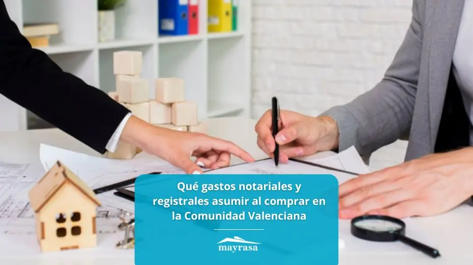 Firma de escritura de compraventa en notaría en la Comunidad Valenciana